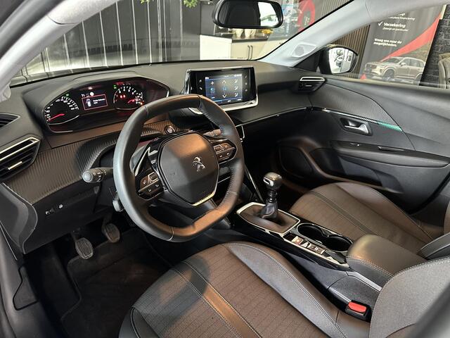 Peugeot 208 1.2 PureTech Allure Pack | Achteruitrijcamera | Stoelverwarming | Carplay | Cruise Control | LED Koplampen | LMV 16 |