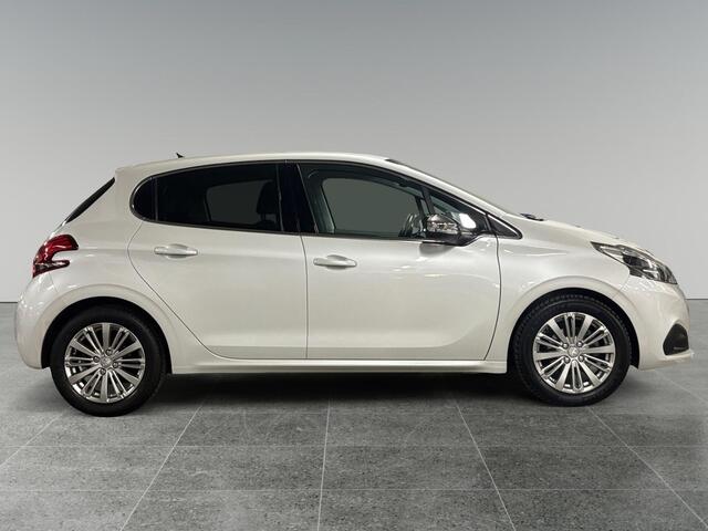 Peugeot 208 Allure 1.2 Turbo 110pk EAT6 | CAMERA | NAVI | PARELMOER! | 16" LM | CLIMA | CRUISE CONTROL | EXTRA GETINTE ACHTERRUITEN