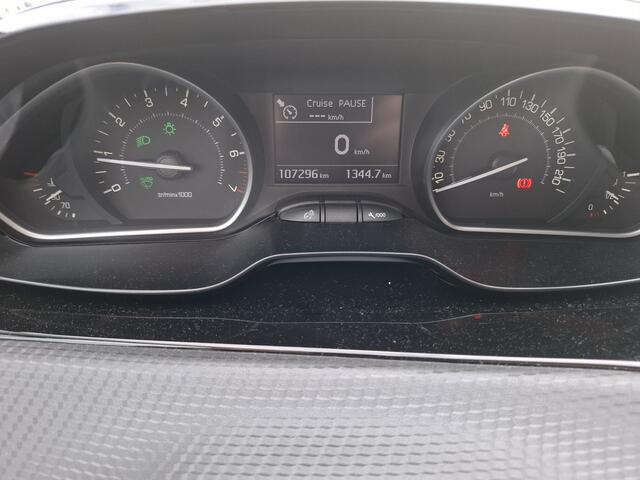 Peugeot 208 1.2 PureTech Allure | Nieuw Binnen | Navigatie | Climate Control | APK 21-08-2027 |