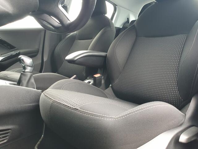 Peugeot 208 1.2 PureTech Blue Lease Allure NAVI/CARPLAY/CLIMA/LMV