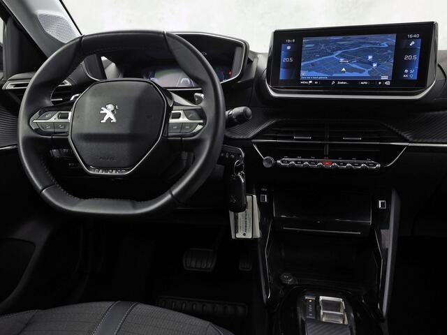 Peugeot 208 1.2 PureTech Allure Pack Automaat (VIRTUAL COCKPIT, BLACK PACK, APPLE CARPLAY, GROOT NAVI, 360 CAMERA, SPORTSTOELEN, GETINT GLAS, LM VELGEN, NIEUWSTAAT)