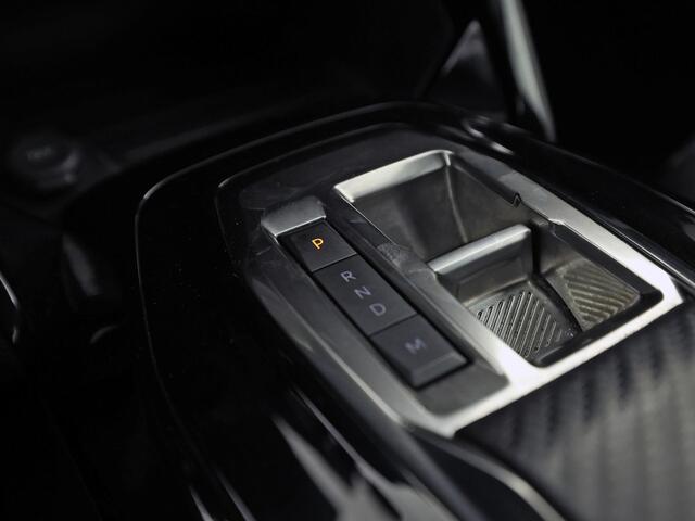 Peugeot 208 1.2 PureTech Allure Pack Automaat (VIRTUAL COCKPIT, BLACK PACK, APPLE CARPLAY, GROOT NAVI, 360 CAMERA, SPORTSTOELEN, GETINT GLAS, LM VELGEN, NIEUWSTAAT)
