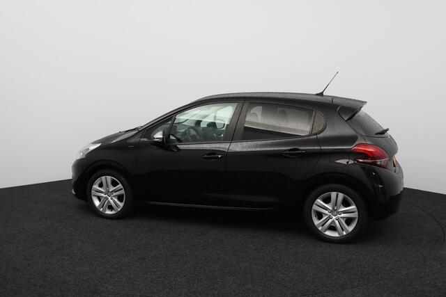 Peugeot 208 1.2 PureTech Signature/ INCLUSIEF NIEUWE DISTRIBUTIESET! Apple + Android/ Navi/ DAB+/ Airco/ Cruise/ Elek. pakket/ Isofix/ Bluetooth/ Armsteun/ Multi. LEDER. Stuur/ Mistl./ PDC/ Extra getint glas.