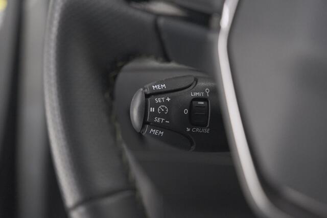 Peugeot 208 1.2 Hybrid 145 e-DCS6 GT | Alcantara Pakket | Camera | Apple Carplay | Stoelverwarming