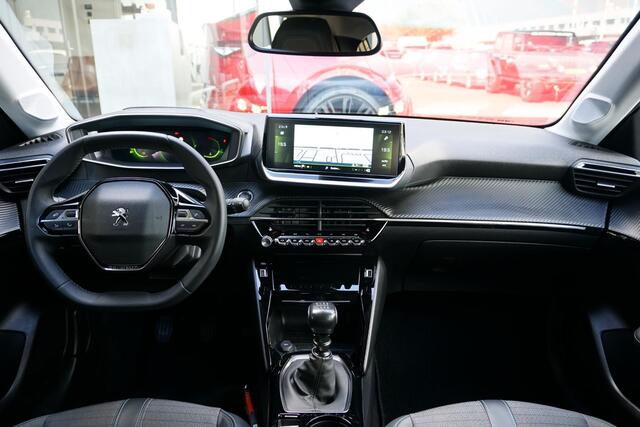 Peugeot 208 1.2 PureTech Allure Pack + CAMERA / 3D COCKPIT / STOELVERWARMING / APPLE CARPLAY / TREKHAAK
