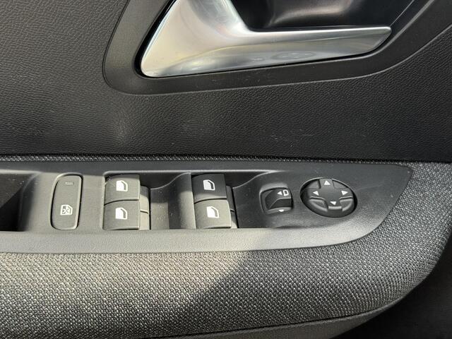 Peugeot 208 1.2 Hybrid 110 e-DCS6 Business