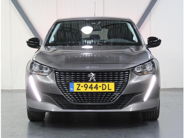 Peugeot 208 1.2 100PK Allure Pack | 1ste eigenaar | AppleCarplay/AndroidAuto | Parkeersensoren | FULL LED | Navigatie | Lederen Stuurwiel | Camera | Climate Control | Cruise Control | 16" LMV | Isofix | Privacy Glass | Trekhaak |
