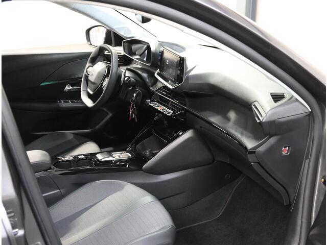 Peugeot 208 1.2 100PK Allure Pack | 1ste eigenaar | AppleCarplay/AndroidAuto | Parkeersensoren | FULL LED | Navigatie | Lederen Stuurwiel | Camera | Climate Control | Cruise Control | 16" LMV | Isofix | Privacy Glass | Trekhaak |