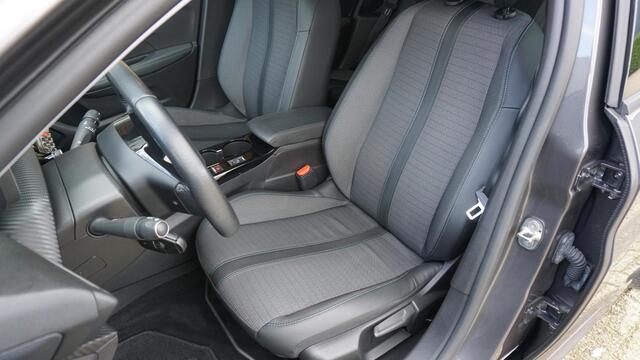 Peugeot 208 1.2 101pk PureTech Allure 5Drs Full-LED Navi A-Camera H-Leder Cruise Control *NL auto* 68786km!
