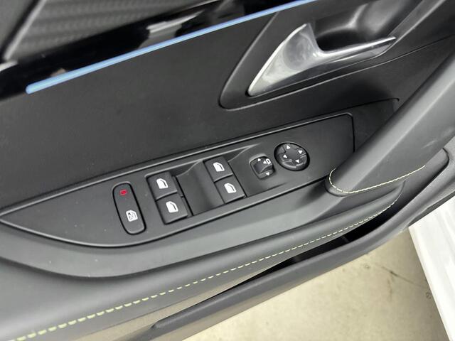 Peugeot 208 1.2 PureTech GT-Line 102PK | Navigatie | 360 Graden Camera | 3D Cockpit | Climate Control | Apple CarPlay & Android Auto