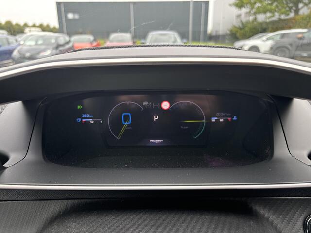Peugeot 208 1.2 Hybrid 100 e-DCS6 GT navigatie / Panorama dak / Automaat