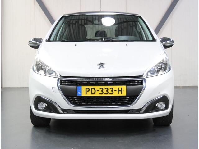 Peugeot 208 1.2 110PK Allure | AUTOMAAT | AppleCarplay/AndroidAuto | Panoramadak | Armsteun | Parkeersensoren | FULL LED | Navigatie | Lederen Stuurwiel | Camera | Climate Control | Cruise Control | 16" LMV | Isofix | Privacy Glass |
