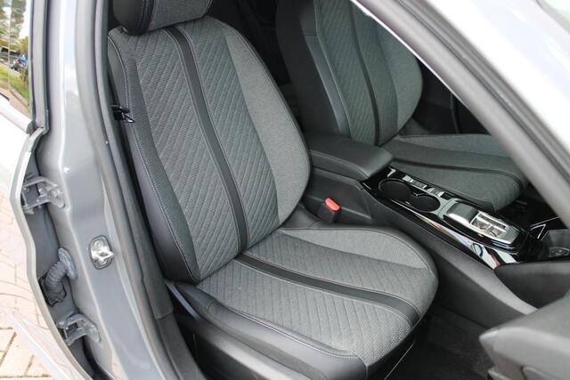 Peugeot 208 1.2 Hybrid 110 e-DCS6 Allure Automaat Airco Carplay Rondom sensoren Nieuwstaat