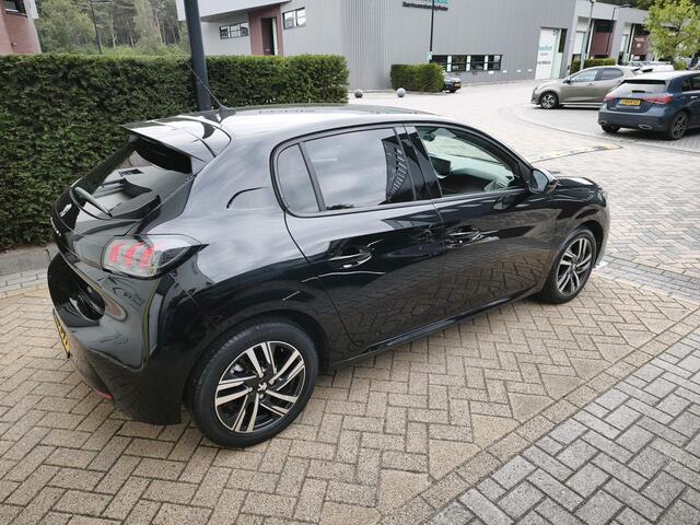 Peugeot 208 1.2 PureTech Blue Lease Allure Apple CarPlay | Achteruitrijcamera | Cruise | LED | P-Sensors