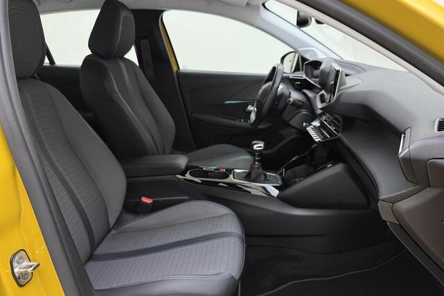 Peugeot 208 1.2 PureTech Allure 100pk | Climate Control | Camera | Apple Carplay - Android Auto | Stoelverwarming | Cruise Control | Parkeersensoren | DAB