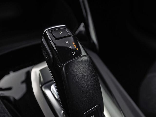Peugeot 208 1.2 PureTech Sport Automaat (APPLE CARPLAY, KEYLESS, PARKEERSENSOREN, SPORTSTOELEN, CRUISE, LANE ASSIST, NIEUWE APK, NIEUWSTAAT)