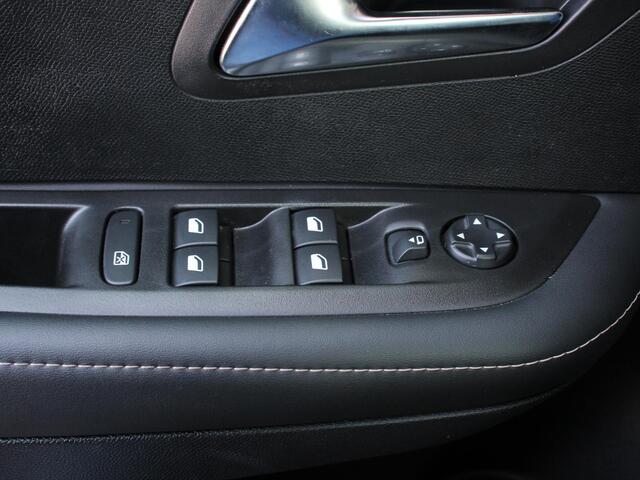 Peugeot 208 1.2 Hybrid 100PK Automaat Allure Navigatie Apple Carplay/Android Auto Airco Camera Parkeer sensoren Cruise Control Led Lichtmetalen Velgen