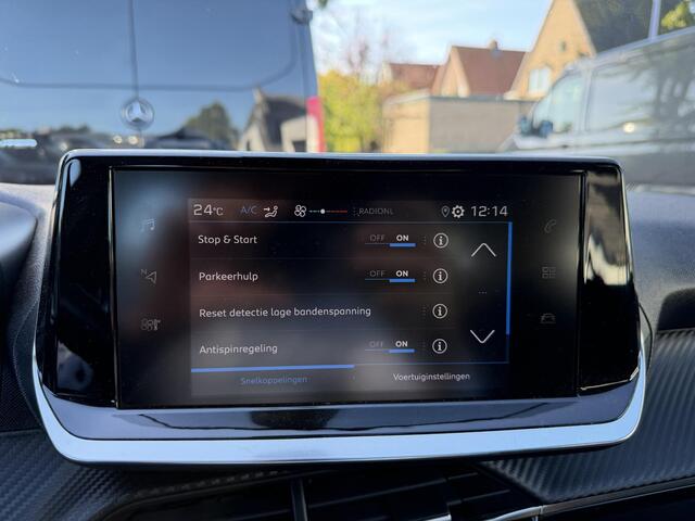 Peugeot 208 1.2 Active | Trekhaak | Touch Screen met Apple Carplay | Navigatie via Telefoon | Airconditioning | Cruise-Control | Parkeersensoren | Stuurwielbediening |