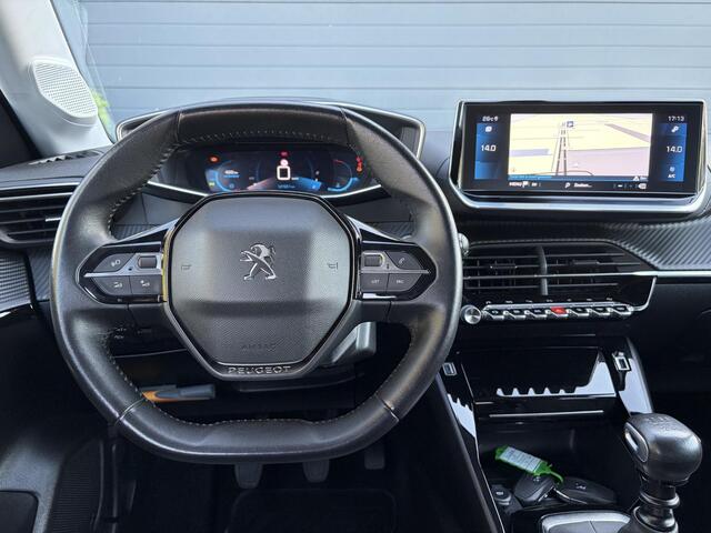 Peugeot 208 1.2 PureTech Allure ?D-riem vv in 10-2025?1e Eigenaar?360° Camera?Carplay?Navi?101pk?LED?Clima?Cruise?6 Bak?Pdc?Lm velgen?Halfleder?Recent beurt gehad?N.A.P?Apk tot 08-2028 – foto 4