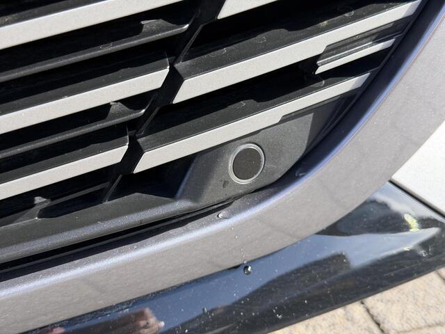 Peugeot 208 GT 1.2 Hybrid 145PK e-DCS6 Automaat Navigatie, Achteruitrijcamera, Keyless, Alcantara, Stoelverwarming, Apple Carplay, Android Auto – foto 4