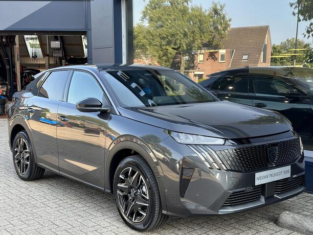 Peugeot 3008 1.2 Hybrid 145 PK Allure | Bouwjaar 2025 | Automaat | Panorama Navigatie | Keyless Entry | Parkeer Camera | Cruise Control | AGR Stoel | Stoelverwarming | Climate Control | LED Verlichting | 19 Inch Lichtmetalen Velgen |