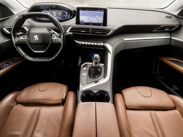 Peugeot 3008 1.2 PureTech Sport (APPLE CARPLAY, GROOT NAVI, MEMORY SEATS, STOELVERWARMING, LEDEREN SPORTSTOELEN, KEYLESS, 360 CAMERA, LANE ASSIST, GETINT GLAS, NIEUWSTAAT)