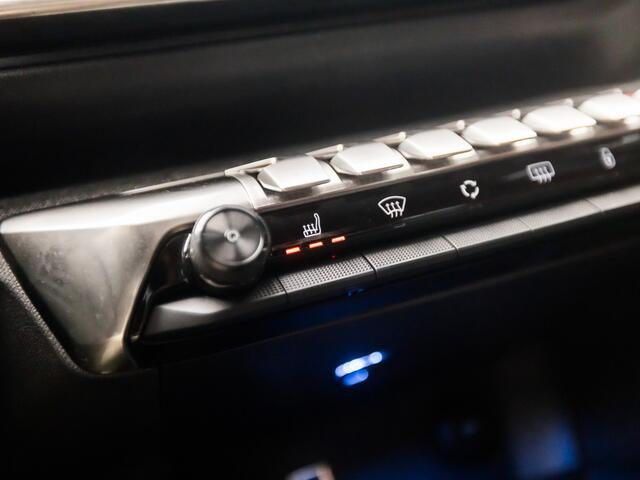 Peugeot 3008 1.2 PureTech Sport (APPLE CARPLAY, GROOT NAVI, MEMORY SEATS, STOELVERWARMING, LEDEREN SPORTSTOELEN, KEYLESS, 360 CAMERA, LANE ASSIST, GETINT GLAS, NIEUWSTAAT)