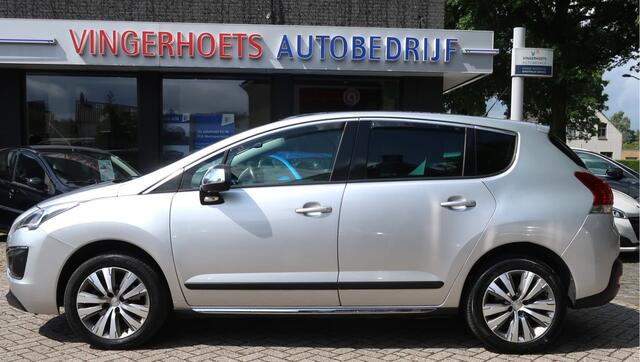 Peugeot 3008 1.6 - 16v. 165 Pk * Automaat * 100% Benzine * Luxe Allure * Navigatie * Panoramadak * 1/2 Leder Interieur * Trekhaak * Head Up Display * Climate & Cruise Control * Vingerhoets: Vierde Generatie Eersteklas Service !