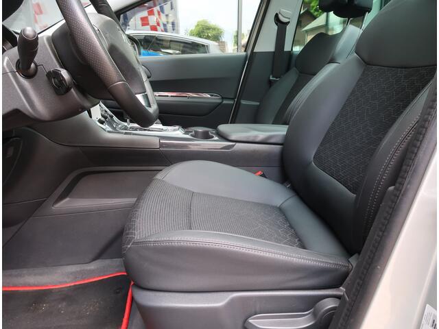 Peugeot 3008 1.6 - 16v. 165 Pk * Automaat * 100% Benzine * Luxe Allure * Navigatie * Panoramadak * 1/2 Leder Interieur * Trekhaak * Head Up Display * Climate & Cruise Control * Vingerhoets: Vierde Generatie Eersteklas Service !