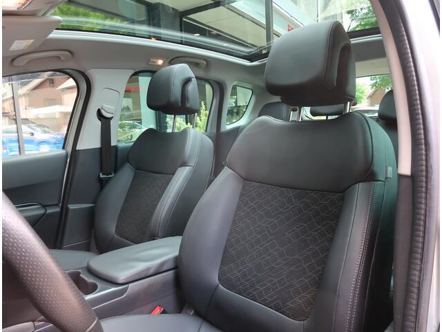 Peugeot 3008 1.6 - 16v. 165 Pk * Automaat * 100% Benzine * Luxe Allure * Navigatie * Panoramadak * 1/2 Leder Interieur * Trekhaak * Head Up Display * Climate & Cruise Control * Vingerhoets: Vierde Generatie Eersteklas Service !