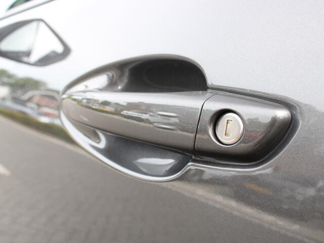 Peugeot 3008 GT 1.2 PureTech 130PK EAT8 Automaat Navigatie, Keyless, Elektrische Kofferbak, Stoelverwarming, Adaptieve Cruise Control