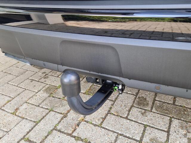 Peugeot 3008 1.6 HYbrid4 300 GT | Schuif Kantel Dak | Trekhaak | AGR-Stoelen | UNIEK | Nieuw Prijs ¤60.000,- |