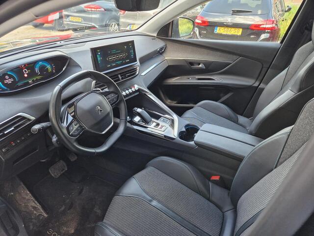 Peugeot 3008 1.6 HYbrid 225 Allure Pack Business | Navigatie | Climate & Adaptive Cruise Control | Parkeersensoren met Camera |