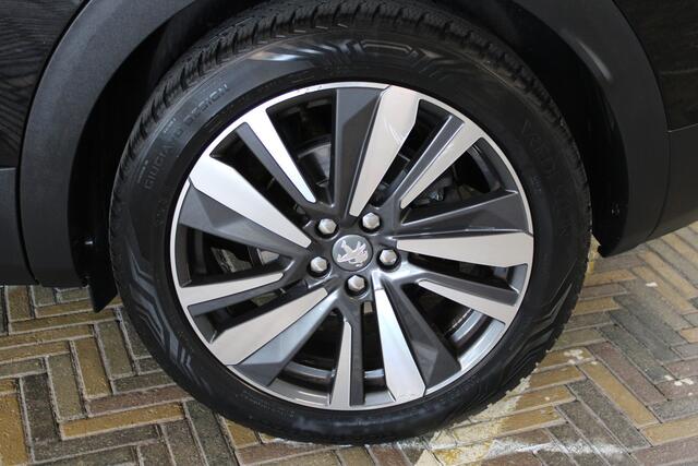 Peugeot 3008 1.2 PureTech Premium | Incl. 12 maanden garantie | Cruise control | Trekhaak | Parkeercamera's | Climate control | Apple carplay/Android auto | DAB radio | Navigatie |
