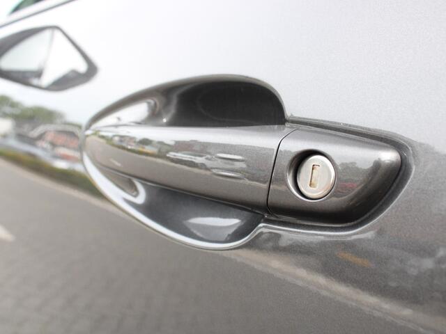 Peugeot 3008 GT 1.2 PureTech 130PK EAT8 Automaat Navigatie, Keyless, Elektrische Kofferbak, Stoelverwarming, Adaptieve Cruise Control