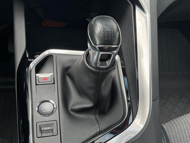 Peugeot 3008 1.2 PureTech GT Prijs Inclusief Onderhoud & 12 Maand BOVAG Garantie Navi | Camera | Apple Carplay