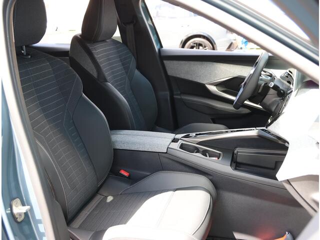 Peugeot 3008 e-3008 Allure 73 kWh 210PK | AppleCarPlay/AndroidAuto | 360'Camera | 19''LMV | Navigatie | Adaptief Cruise Control | Climate Control | Digitaal Dashboard | Keyless | FULL LED | Privacy Glass | Isofix |