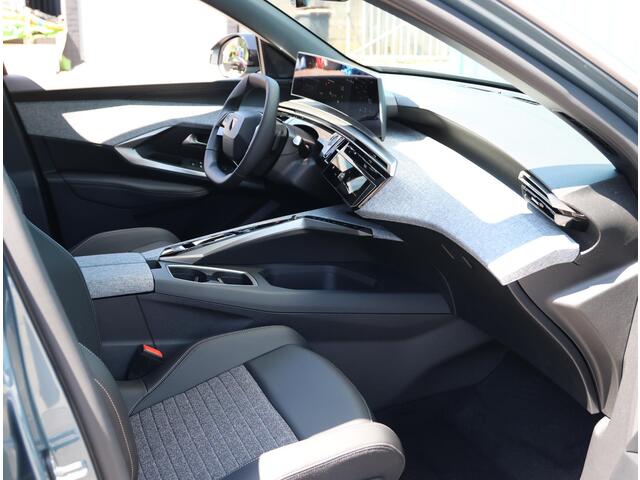 Peugeot 3008 Plug-in Hybrid 195PK Allure | Uit voorraad leverbaar !! | AUTOMAAT | AppleCarPlay/AndroidAuto | Adaptive Cruise Control | Camera | Sfeerverlichting | Virt.Cockpit | Keyless |