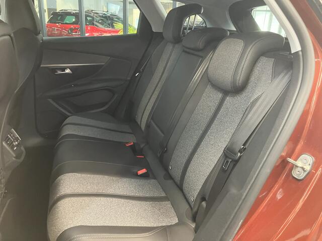 Peugeot 3008 1.2 130pk Allure Automaat **luxe uitvoering-Navigatie-zwart dak**