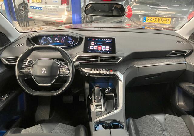 Peugeot 3008 1.2 130pk Allure Automaat **luxe uitvoering-Navigatie-zwart dak**