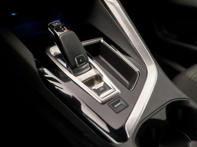 Peugeot 3008 1.2 PureTech Premium Sport Automaat (APPLE CARPLAY, GROOT NAVI, 360 CAMERA, SPORTSTOELEN, TREKHAAK, GETINT GLAS, NIEUWE APK, NIEUWSTAAT)