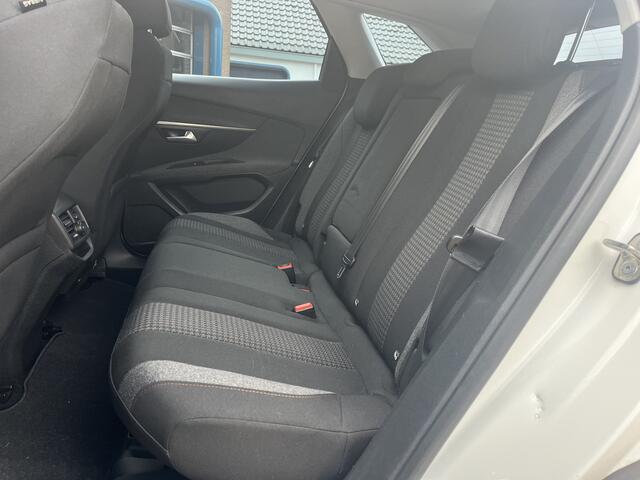 Peugeot 3008 1.2 PureTech Blue Lease Executive | 20'' Velgen | All Seasons | Trekhaak | Cruise | Navi | Apple/Android CarPlay