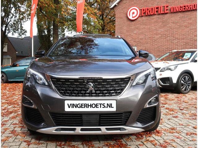 Peugeot 3008 * GT-Line * 130 Pk. Benzine * Open Schuifdak * 1/2 Lederen Interieur * Dodehoekbewaking * Navigatie * Climate & Cruise Control * L.M. Velgen * Keyless Entry & Start Button * Elektisch bed. Achterklap * Vingerhoets; Vierde Generatie, Eersteklas Service. AL
