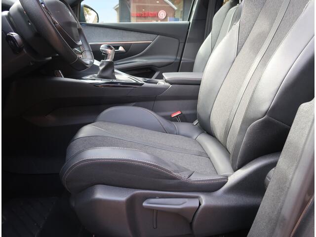 Peugeot 3008 * GT-Line * 130 Pk. Benzine * Open Schuifdak * 1/2 Lederen Interieur * Dodehoekbewaking * Navigatie * Climate & Cruise Control * L.M. Velgen * Keyless Entry & Start Button * Elektisch bed. Achterklap * Vingerhoets; Vierde Generatie, Eersteklas Service. AL