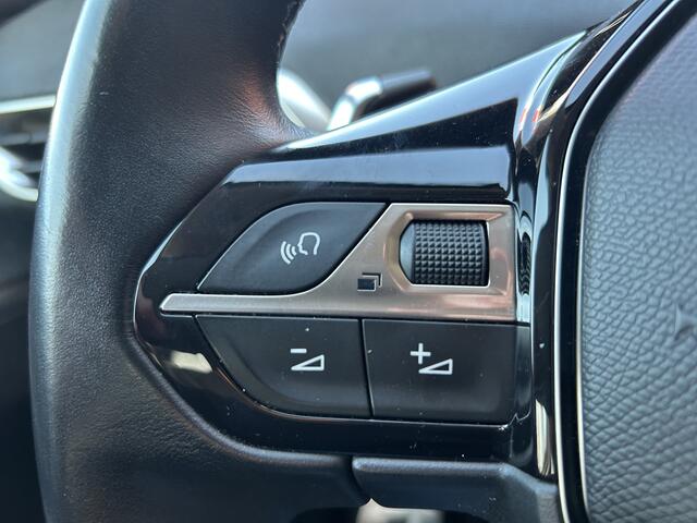 Peugeot 3008 1.2 PureTech Crossway 1e EIGENAAR!! // NAVI + CARPLAY // LED // PANO/SCHUIFKANTELDAK // CAMERA // TREKHAAK!!