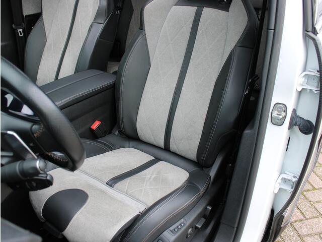 Peugeot 3008 1.6 HYbrid4 300 Première Pack | Automaat | Trekhaak / Pano / Focal / Camera