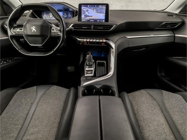 Peugeot 3008 1.2 PureTech Sport Automaat (APPLE CARPLAY, GROOT NAVI, LEDER, STOELVERWARMING, SPORTSTOELEN, LED KOPLAMPEN, CRUISE, KEYLESS, NIEUWSTAAT)