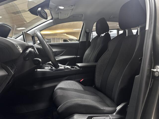 Peugeot 3008 1.2 PureTech Active/ Automaat!/ Dealer onderhouden!/ Virtual Cockpit/ Camera/ Apple + Android/ 17'' LMV/ Lane-Assist./ Navi/ Clima/ Cruise/ Bluetooth/ Armsteun/ Multi. LEDER. Stuur/ Mistl./ PDC/ Extra getint glas