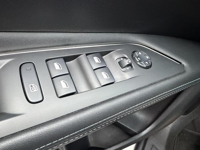 Peugeot 3008 1.6 HYbrid 225 Allure | Camera | Navigatie | Dodehoekdetectie | Automatisch inparkeren en meer!