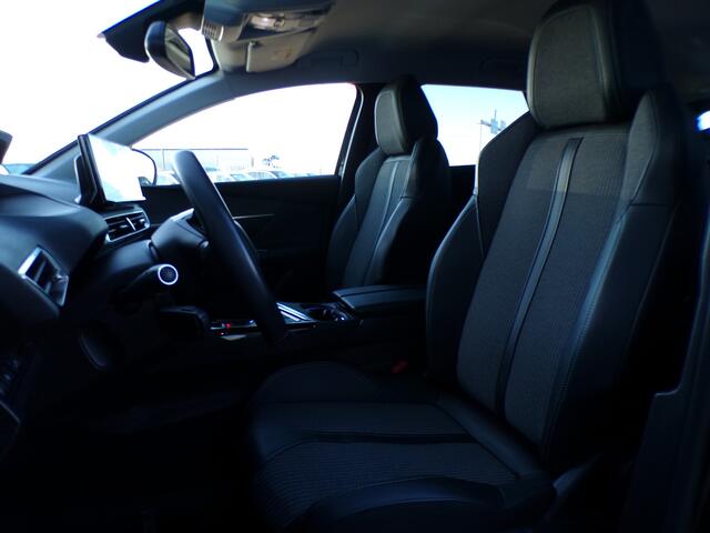 Peugeot 3008 1.2 Blue Lease Allure, Carplay + Android Auto / Camera + Sensoren / Keyless / Full LED. / Adaptive Cruise / Stoelverwarming / 18'' LMV